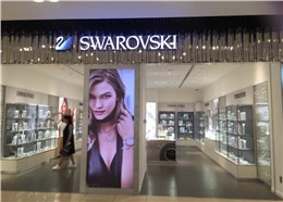 某大型商场饰品店饰品展示架案例